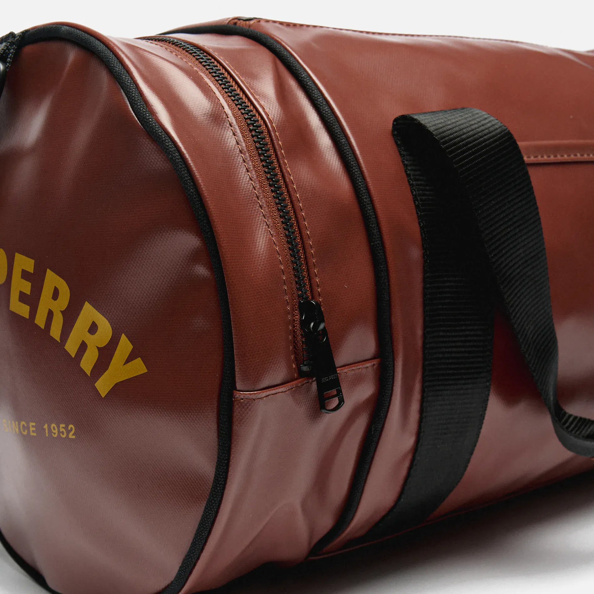 Fred Perry Tonal PU Barrel Bag Whisky Brown