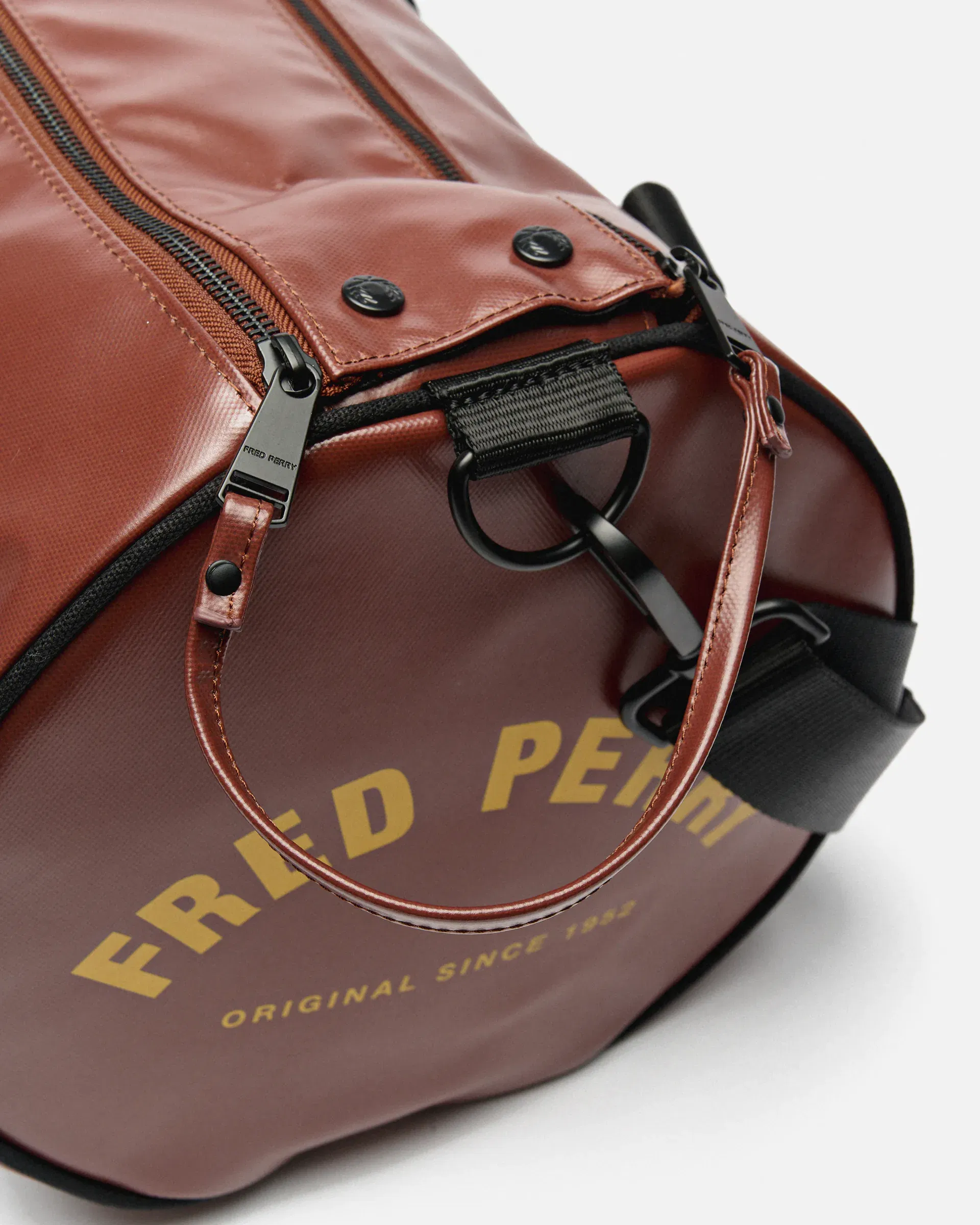 Fred Perry Tonal PU Barrel Bag Whisky Brown