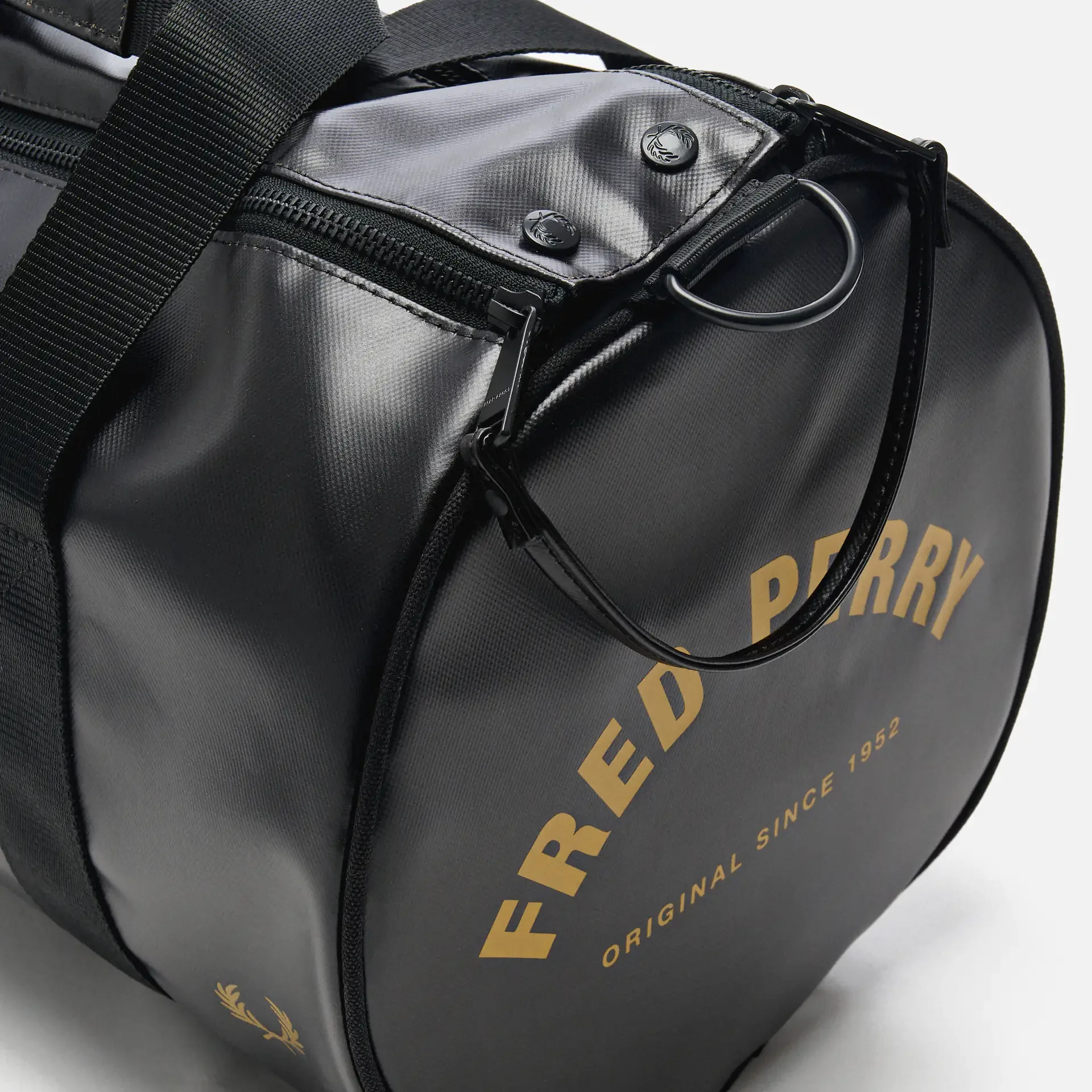 Fred Perry Tonal PU Barrel Bag Black/Gold