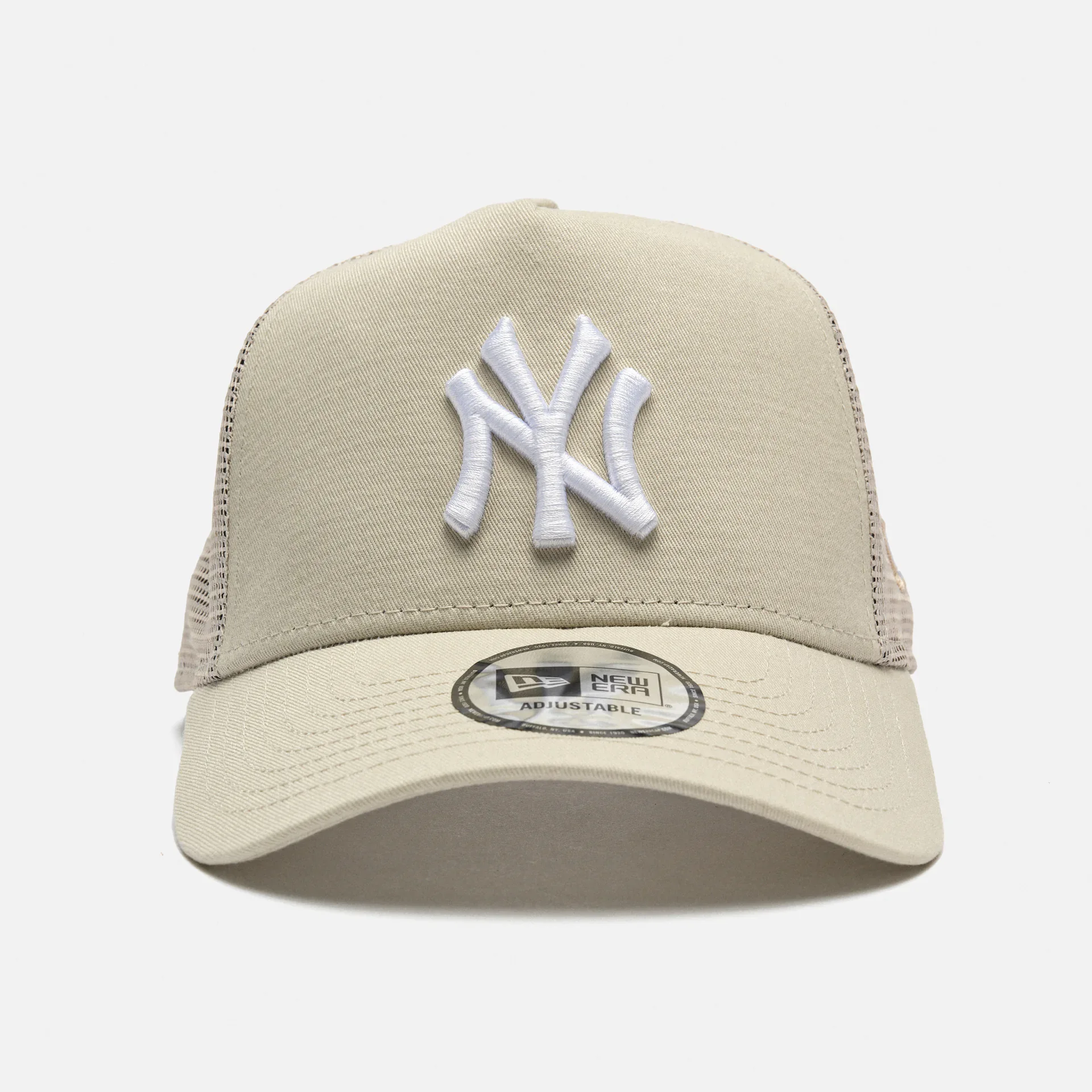 New Era MLB Essential Trucker NY Yankees Strapback Cap Stone/White