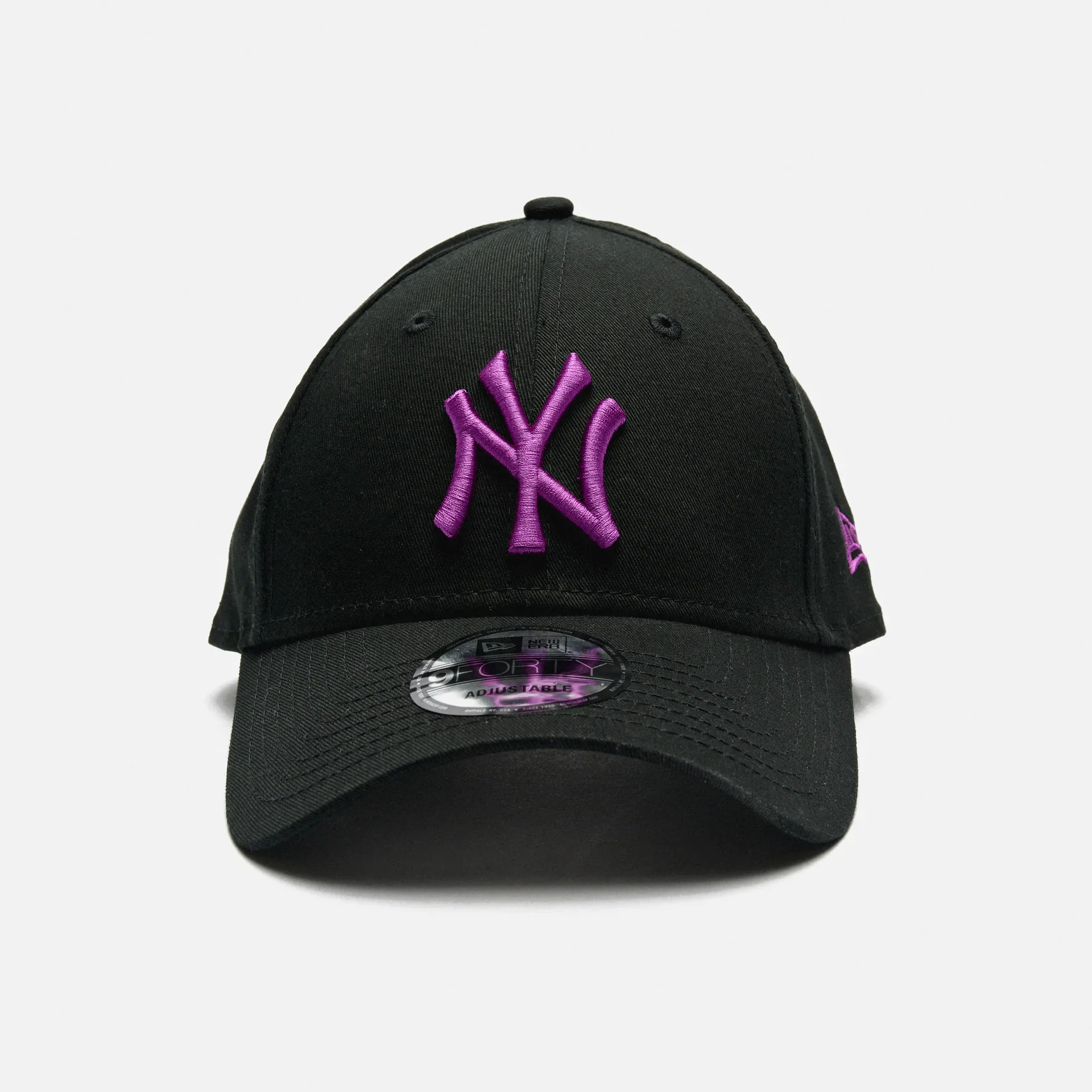 New Era League Essential 9Forty NY Yankees Strapback Cap Black Purple