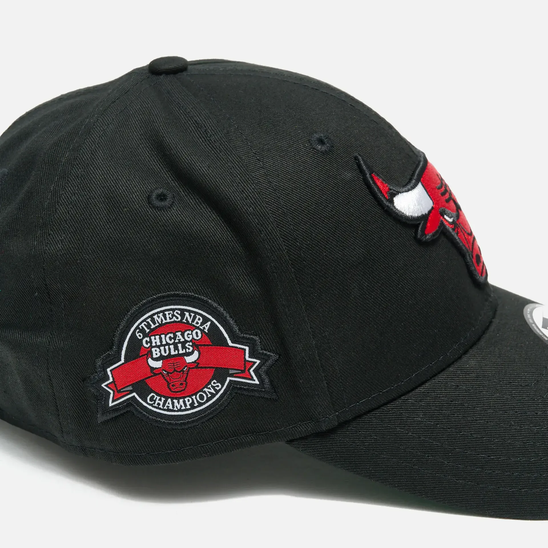 New Era NBA Chicago Bulls Team Side Patch 9Forty Strapback Cap BLKFDR