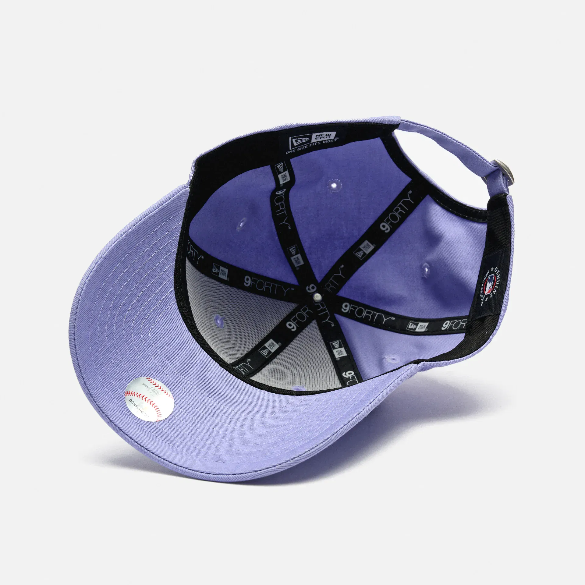 New Era Wmns League Essential 9Forty NY Yankees Strapback Cap Lavender White