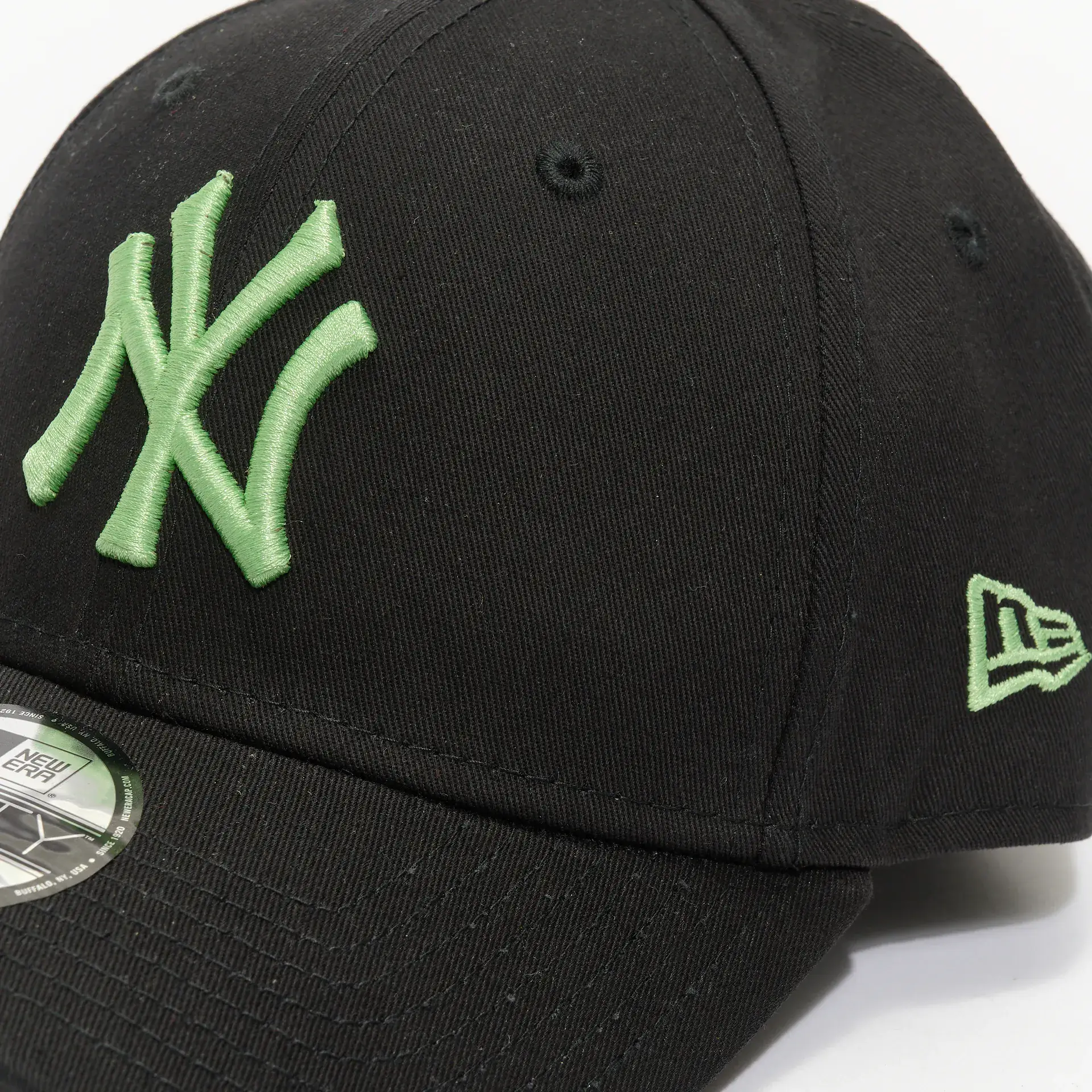 New Era MLB NY Yankees League Essential 9Forty Strapback Cap Black  